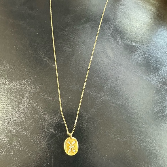 Jemma Wynne 18k gold diamond zodiac, pisces pendant necklace. RARE FIND - Picture 7 of 8